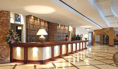 kampala_serena_hotelreception_2.jpg